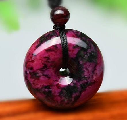 带直闪石的黑青玉籽料,直闪石籽料价格表