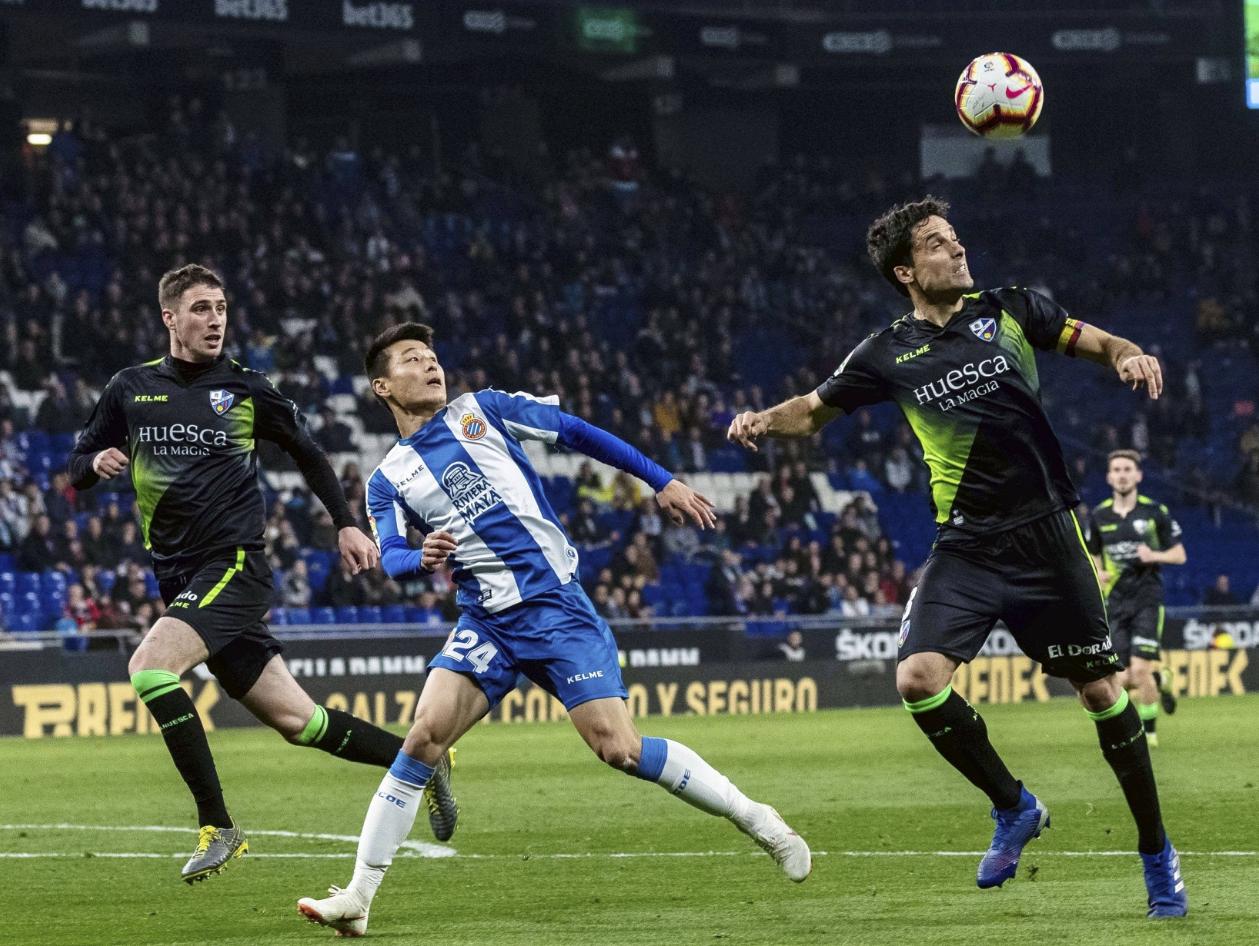 西甲官方称赞武磊单刀破门,武磊错失单刀后遭西媒集体批