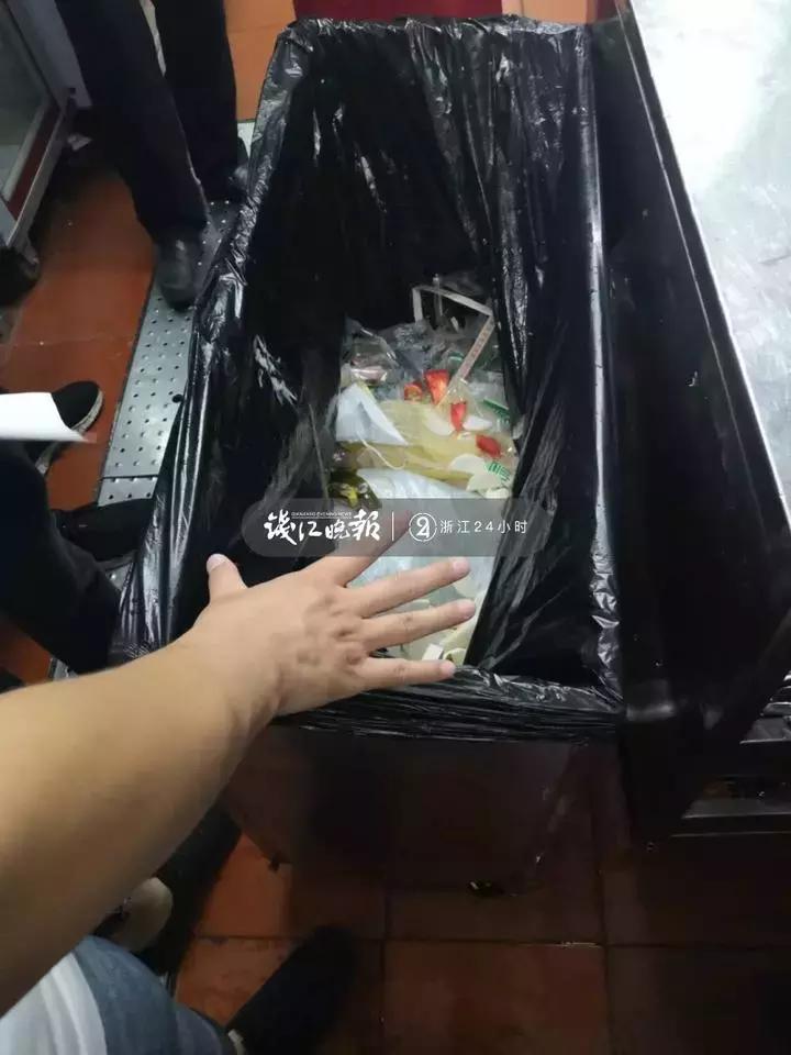 上热搜的杭州海底捞，要被“垃圾拒运”？突击检查后发现……