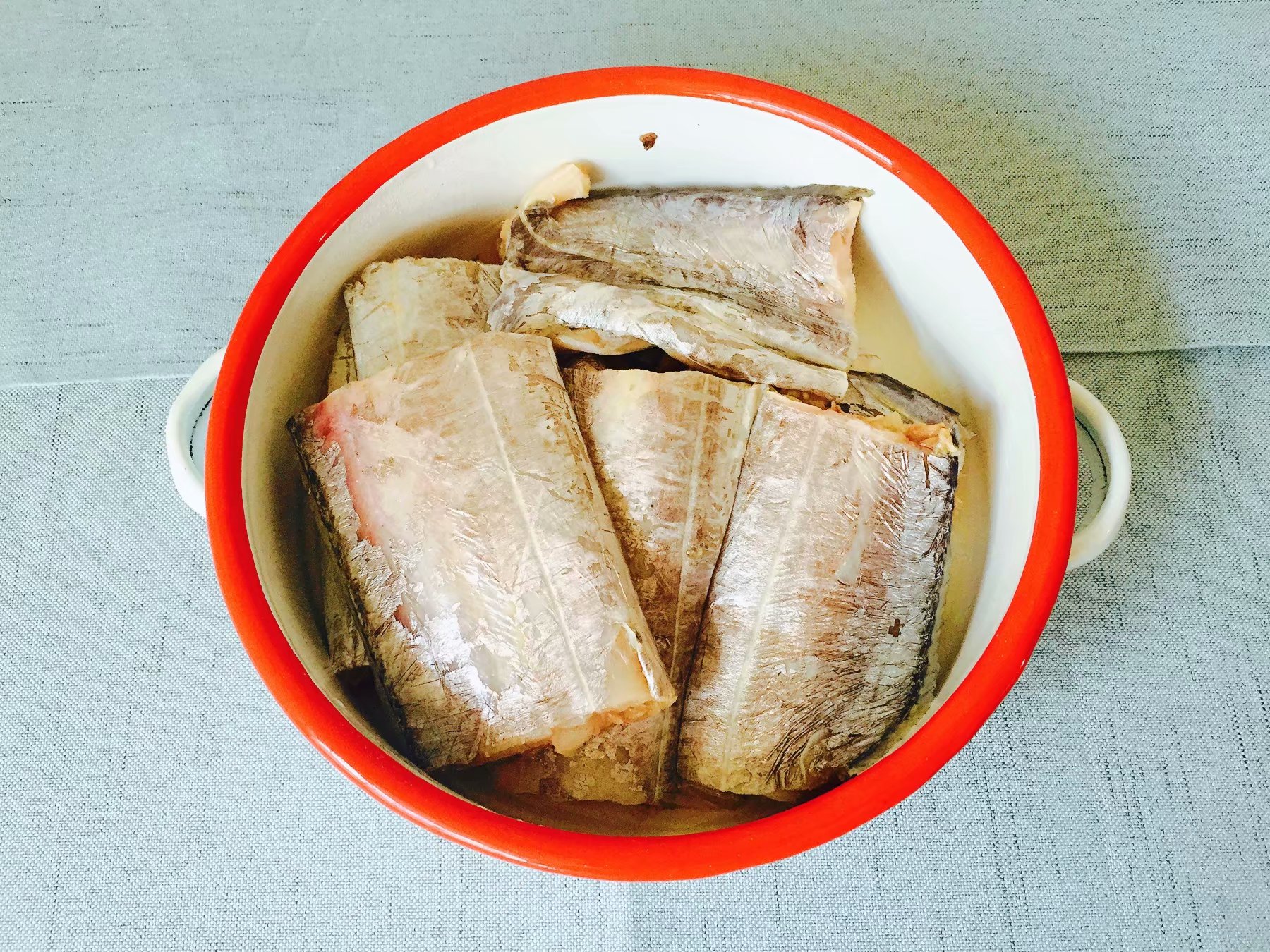 红烧带鱼怎么煎带鱼不破皮,家常香煎带鱼最正宗的做法