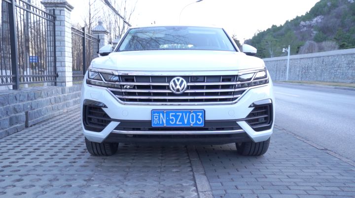 性价比超高的大众途锐低调提车记,低调的豪华suv18款大众途锐