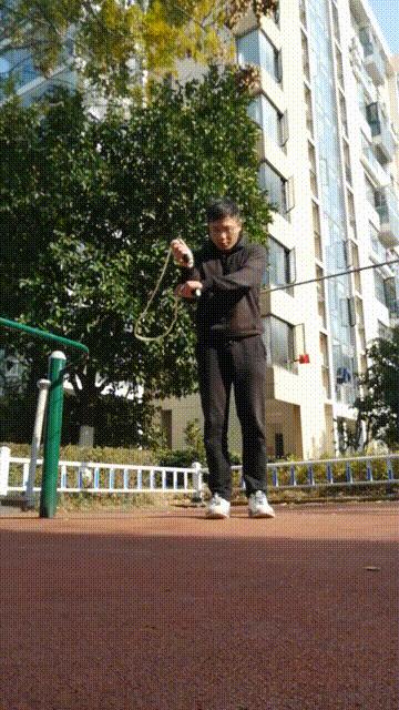 花式跳绳左右甩绳动作要领,花式跳绳甩绳打圈跳法