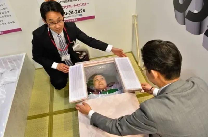 给日本人送终的生意，是怎么被菏泽曹县人垄断的？