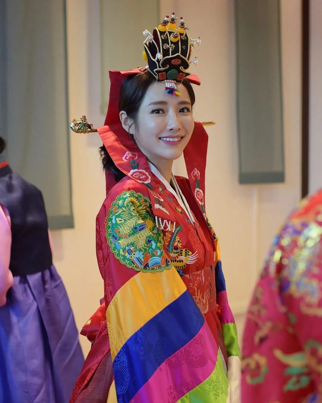 健身腹肌胸肌马甲线女,健身肌肉马甲线女