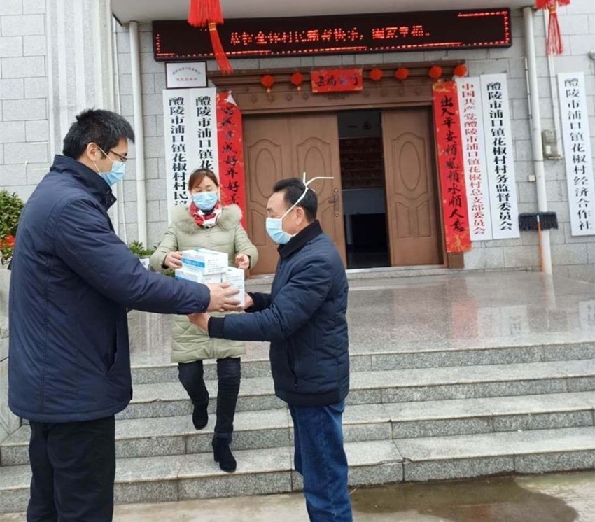 驻村扶贫工作队防疫第一线,法警大队的干警防疫一线