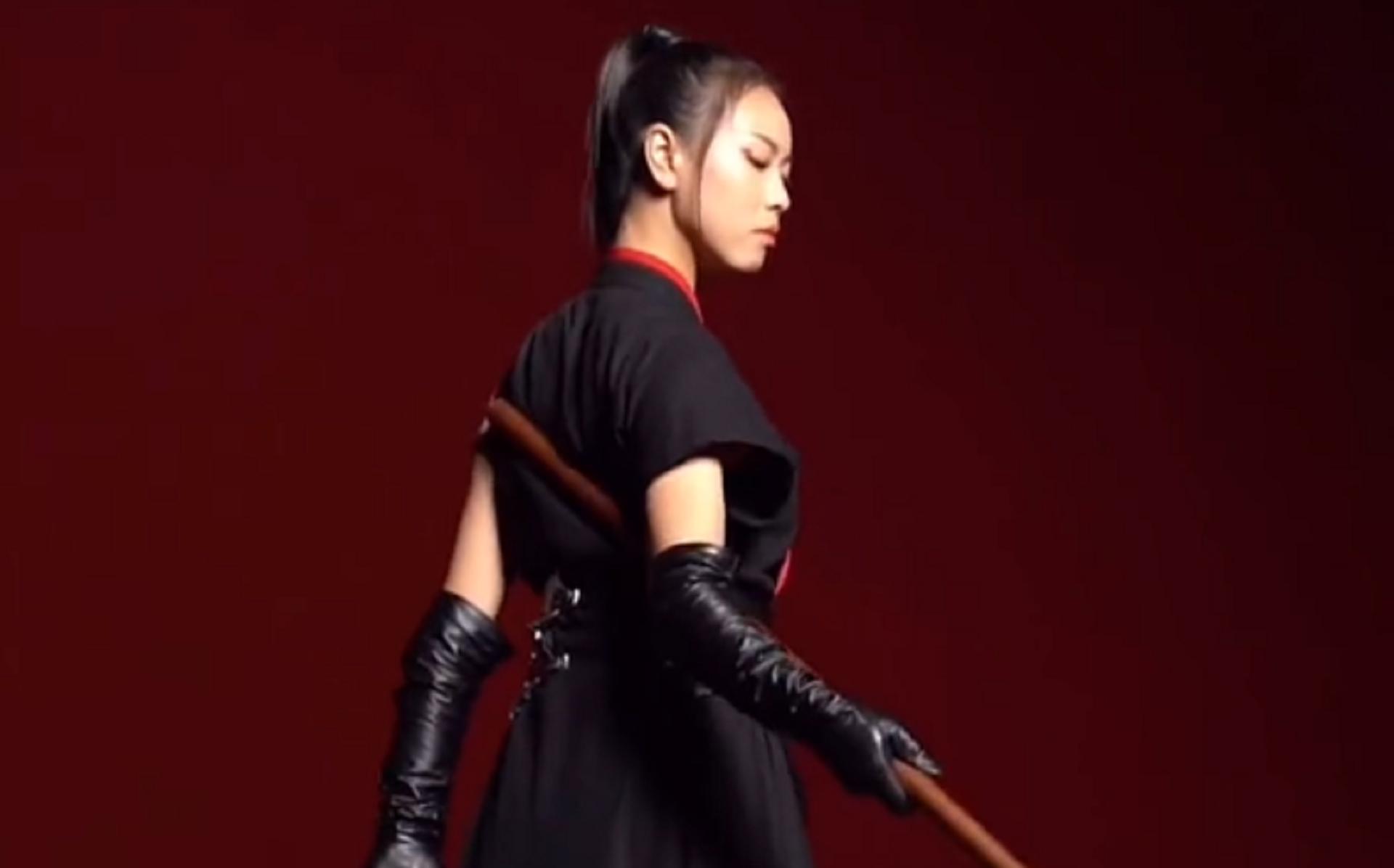 凌云：“提剑扔垃圾”爆红，一手峨眉刺炉火纯青，被誉周芷若再现