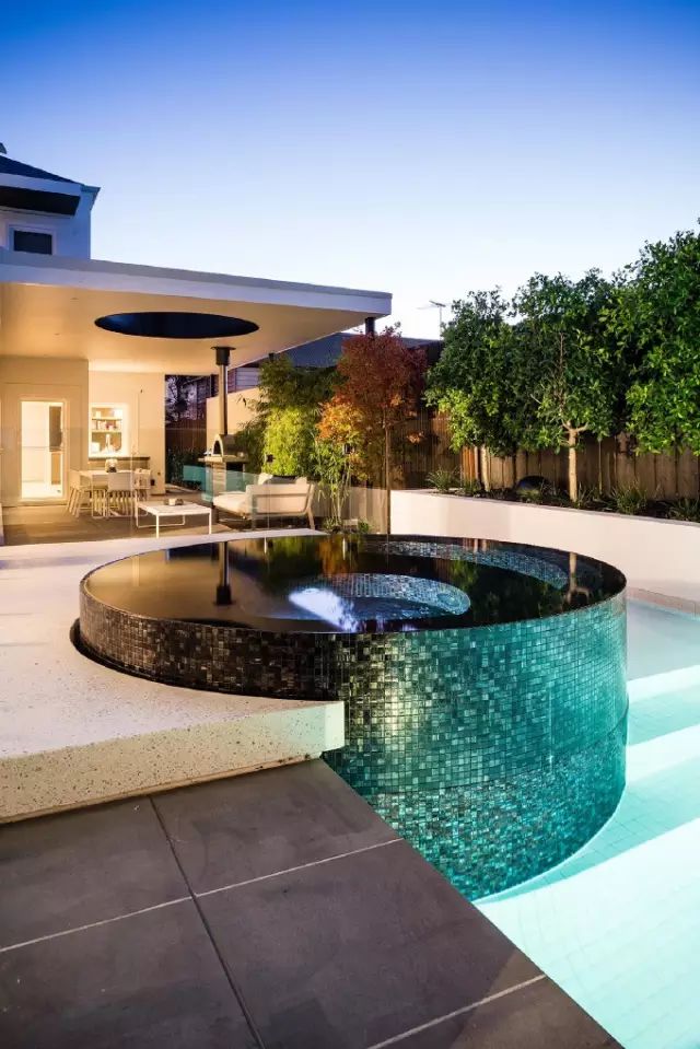 8*8米三层精致雅致别墅设计图,藏于山水间的度假别墅推荐