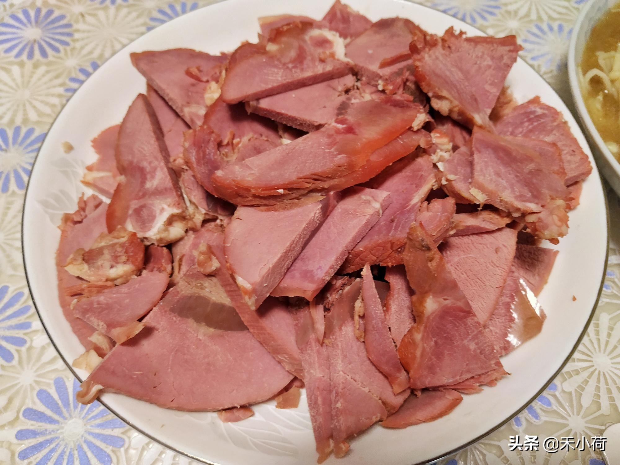 爷爷过生日奶奶做的一大桌子菜,奶奶给孙子做一桌子菜庆祝生日