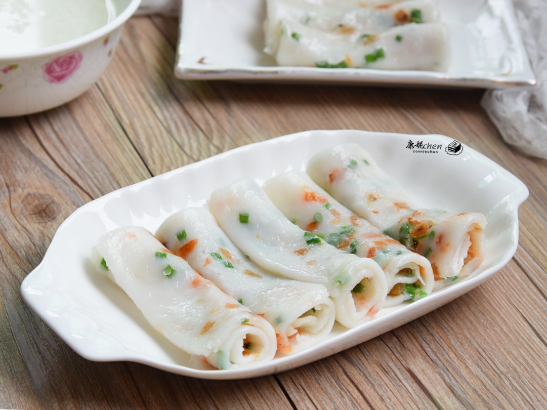 它用大米做的，做法简单，晶莹剔透，香滑可口，当早餐营养又好吃