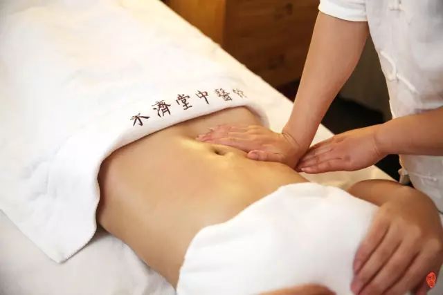 拉开女人距离的不是美貌而是成长,拉开女人的距离不是财富和美貌