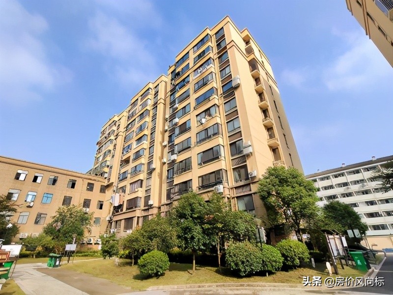 衢州市5-10年房龄，二手房挂牌价18086元，共计73个小区