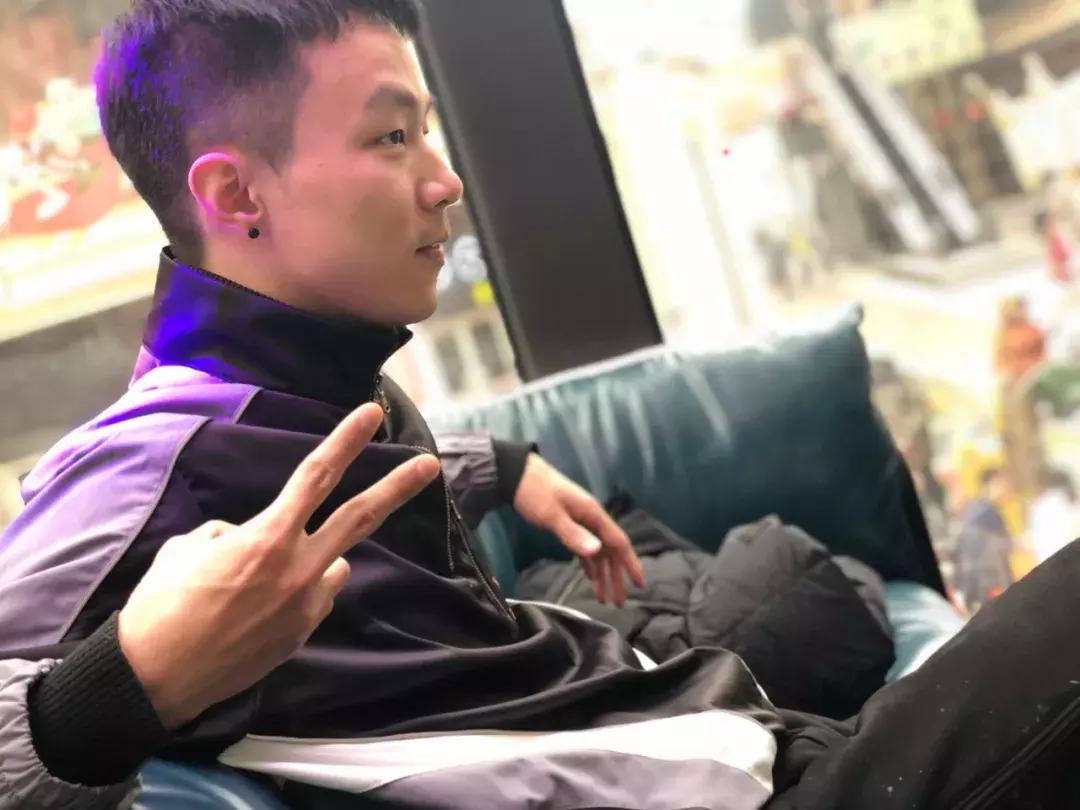 我应该给这些被骗来做美甲的男生道个歉