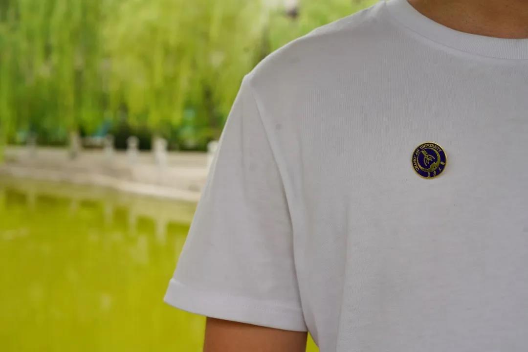 火了！陕西最豪华毕业礼物：水晶、合金珐琅独一无二定制，还刻有每个人名字！