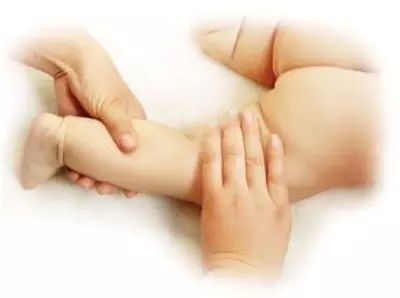 10-12个月宝宝抚触操教学,7-9个月婴儿抚触按摩教程