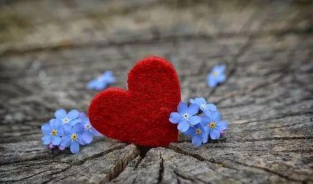 面对自私的人心情是无法控制的,面对自私的人