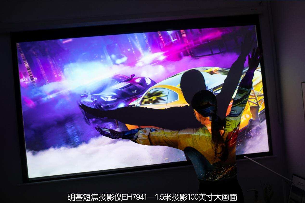 明基适合白天的投影仪选哪款,千万别买300的投影机