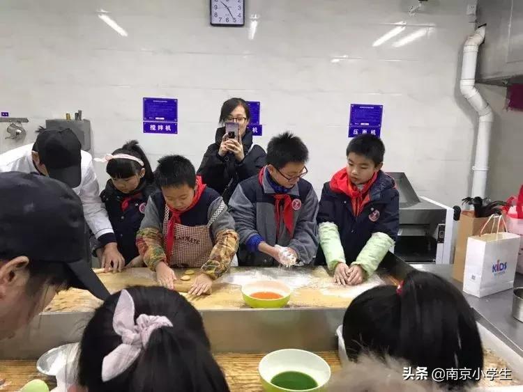 骄傲!游府西街小学又诞生了一个世界冠军