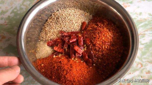 泼辣椒油怎么能又香不辣,饭店里熬辣椒油一般用什么油