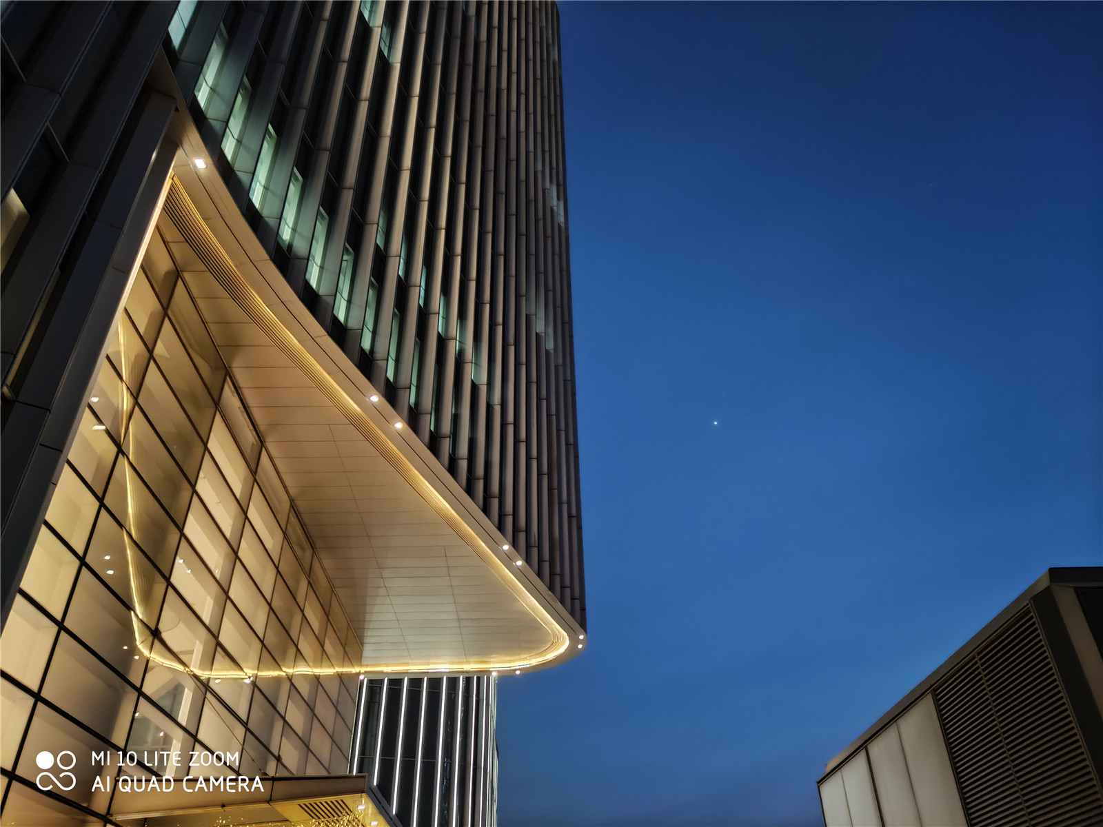 小米10青春版209元,小米10青春版报价2099元