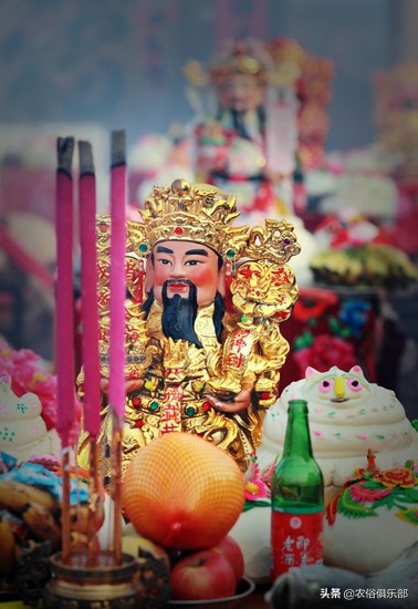 农村的祭祀习惯,人不吃的东西不能给逝者当祭品,尤其是这两种肉