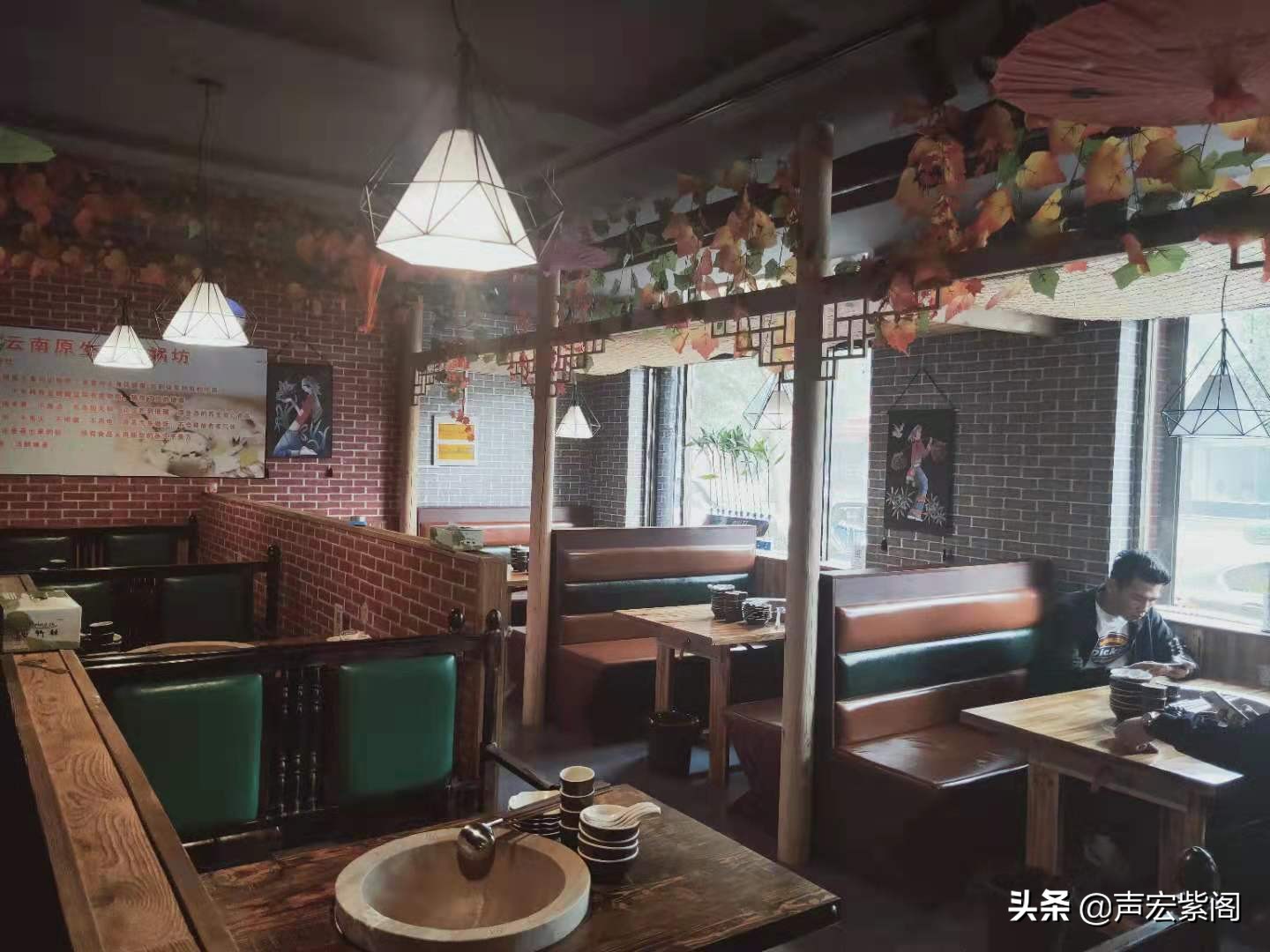 自主创业的他，曾经历10年听障人士语训，康复后领办渔捞天下开业