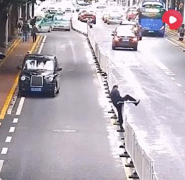 搞笑动图gif女司机,搞笑动图gif图片哪里下载