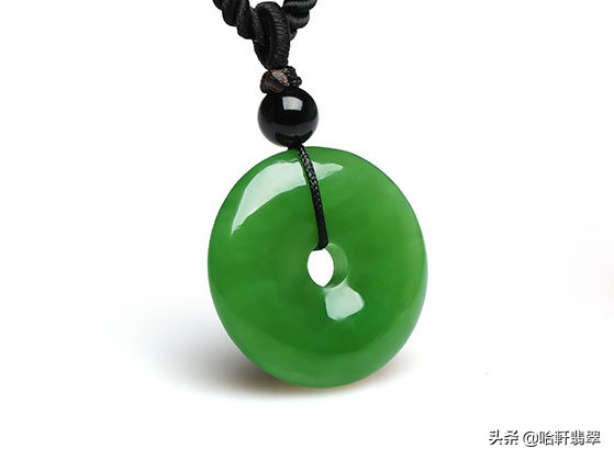 翡翠冰种满绿平安扣价值,值得买的翡翠吊坠
