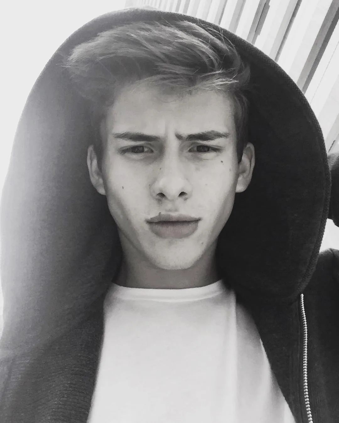 巴西小伙年轻时视频,巴西小男孩帅气