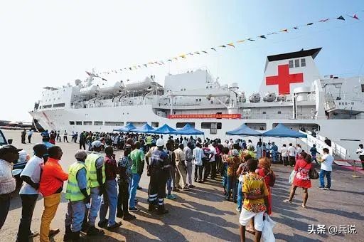 美国面对疫情动用的医护船,美军驱逐舰暴发疫情