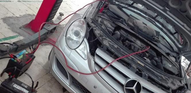 自动挡货车电瓶没电能拖着吧,自动挡电瓶没电了怎么拖车