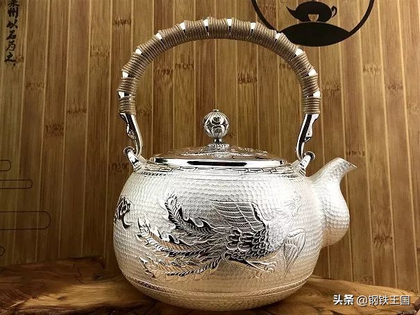 银壶铜壶铁壶哪个烧水泡茶好,银壶煮水和银茶壶泡茶有什么区别