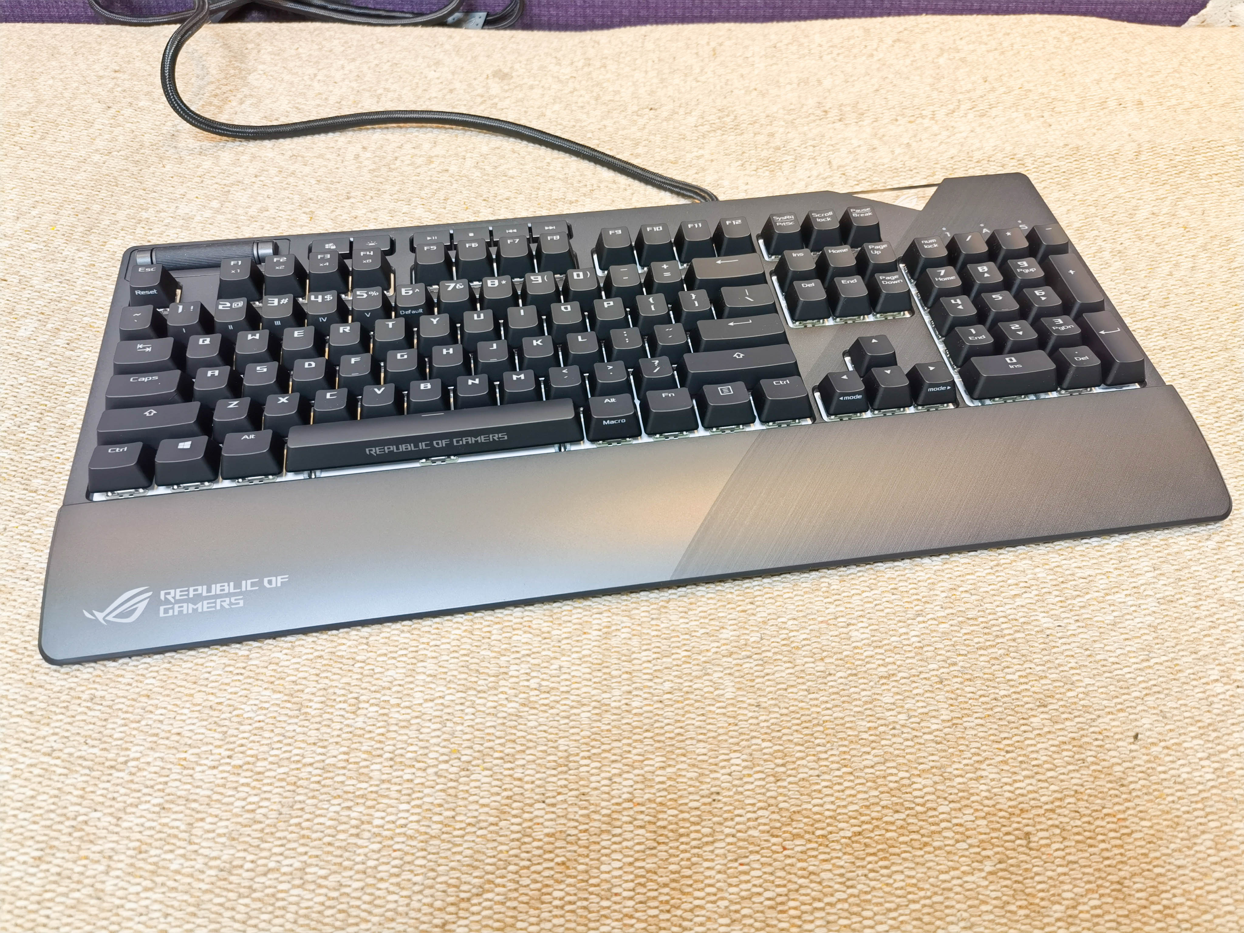 华硕rogflare键盘,rogstrixflare有线机械键盘