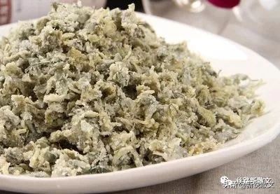 父亲去世后，我很少再去老槐树下，不知道是否还有斑鸠在树上垒窝