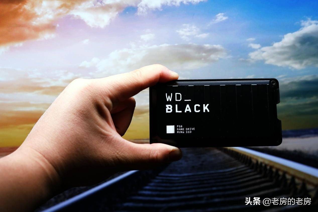 拯救PS4扩展游戏空间WD_BLACKP50固态移动硬盘上手