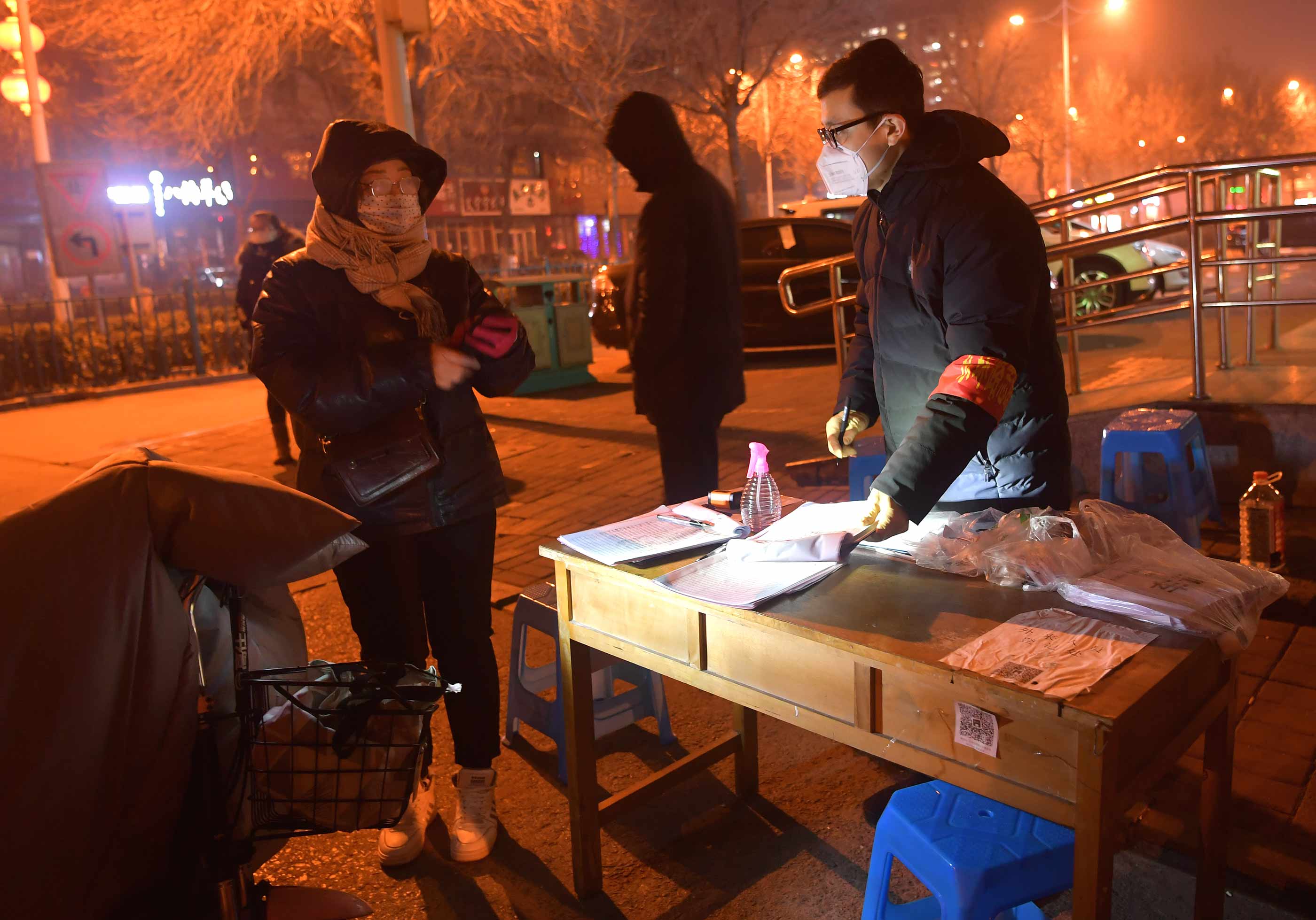 疫情防控不松懈他们在行动,新冠肺炎疫情我们一直在坚守