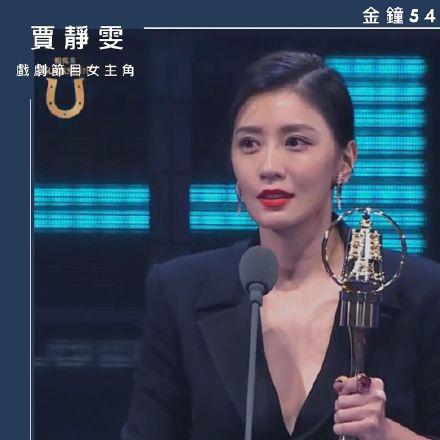 她16岁就火遍全国,她17岁成名因意外左眼失明