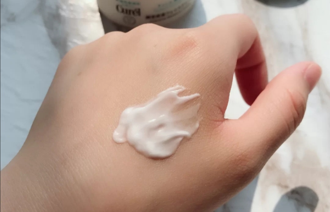 冬天面霜补水保湿不油腻雅顿,雅顿和珂润面霜哪个好