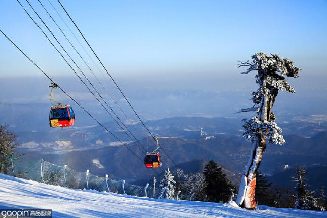 韩国龙平度假村，尽享滑雪带来的乐趣，深受滑雪爱好者的喜爱