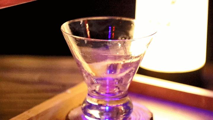 成都贰麻酒馆点啥酒,成都爆火的贰麻酒馆携手泸州老窖