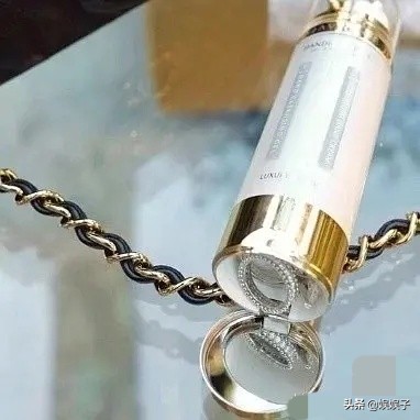 霍启刚为老婆准备惊喜,郭晶晶同款消毒液