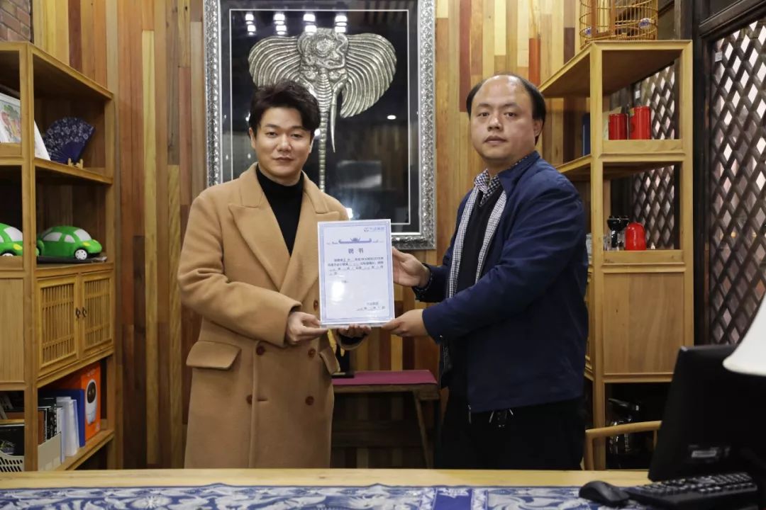 明星“镇长”如何执政?“老男孩”肖央丹寨挖宝