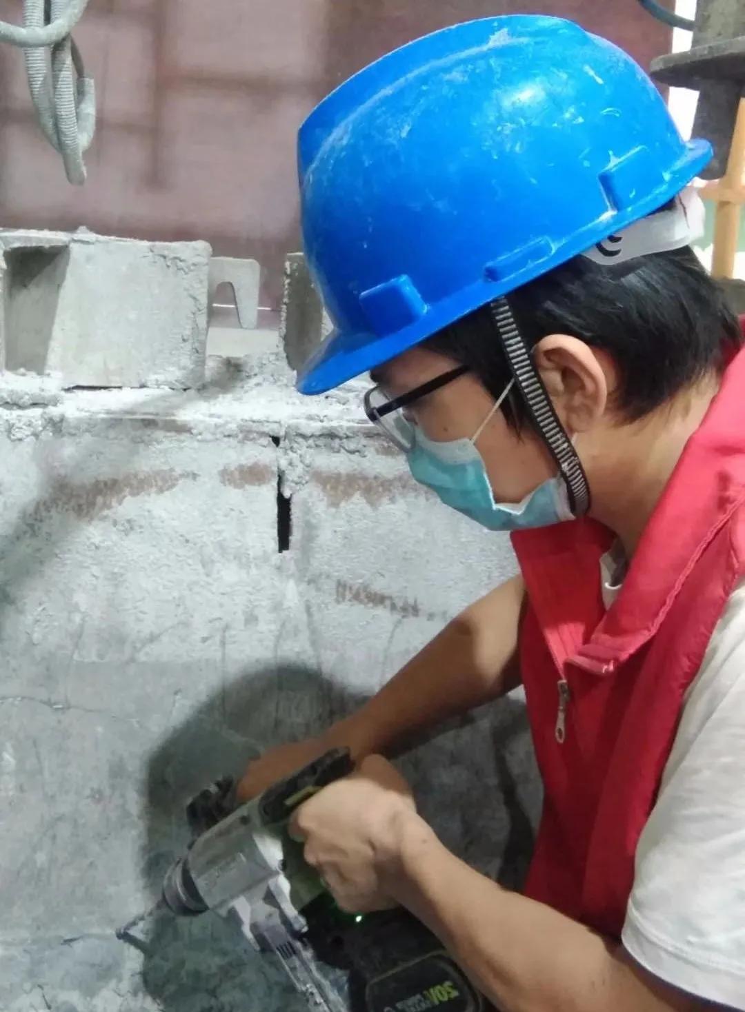 「我爱你,纳杰」高温下的坚守奋斗者的姿态