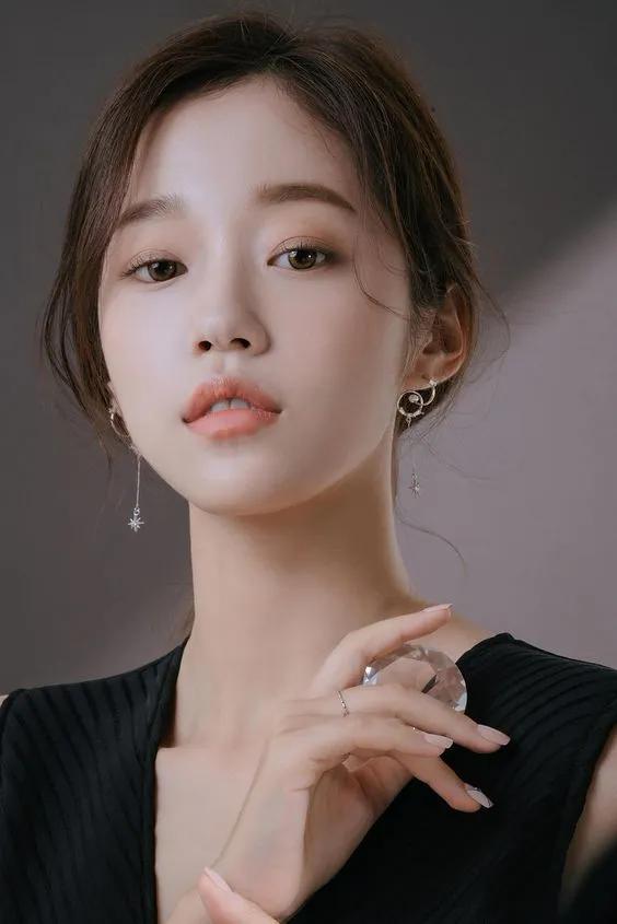 单眼皮肿眼泡眼妆3ceovertake,overtake眼影单眼皮肿眼泡眼妆教程