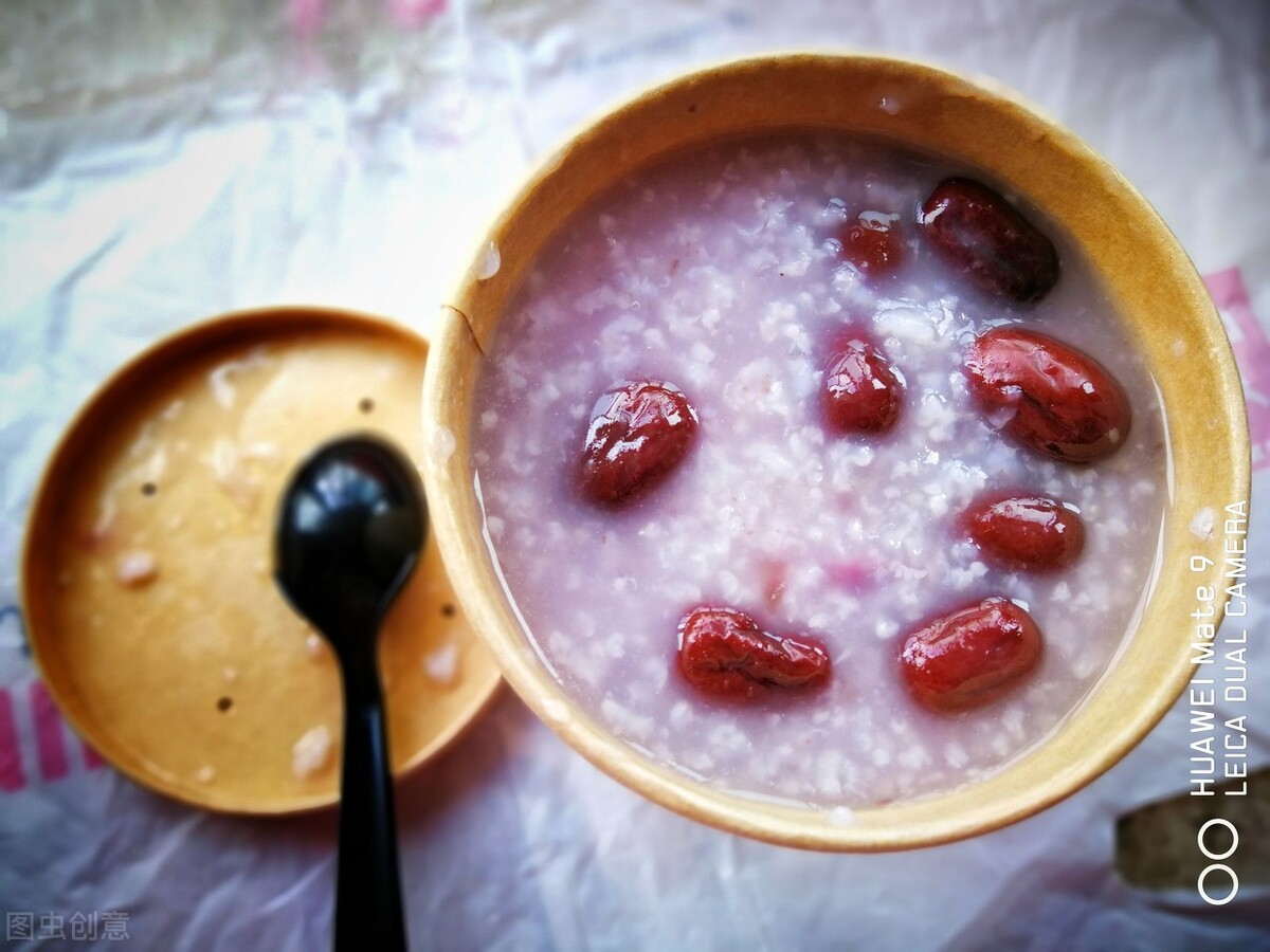 农村小伙摆摊创业每天赚2千,卖早餐一年能赚30万