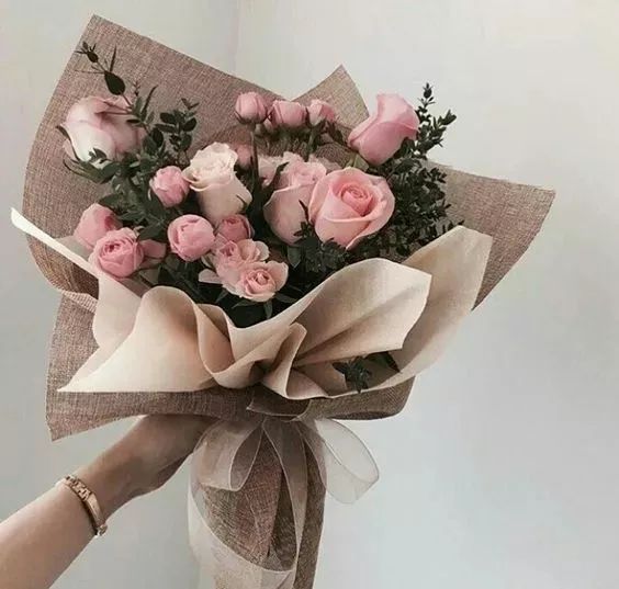 以香槟玫瑰为主的韩式花束,清新柔和治愈系韩式花束