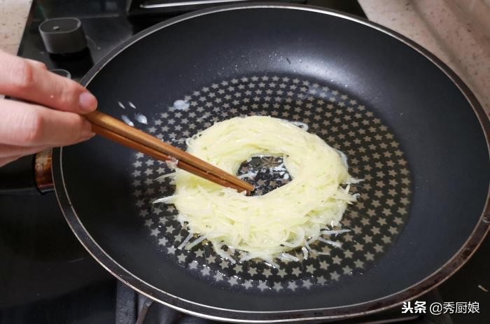 不用水不用油的鸡蛋饼做法,不加白糖做鸡蛋饼