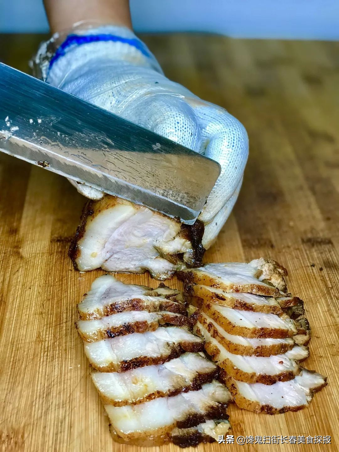 超好吃的烤大猪蹄子,长春最火的烤猪蹄