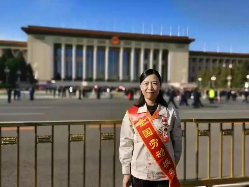 被央视点名表扬的4位明星,被央视点名的三个人