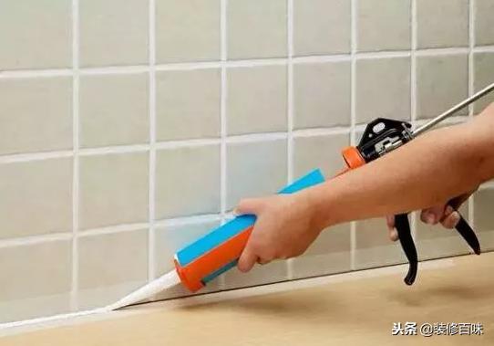 家里玻璃胶发黑了怎么重新弄,家里的玻璃胶发黑怎么清洗