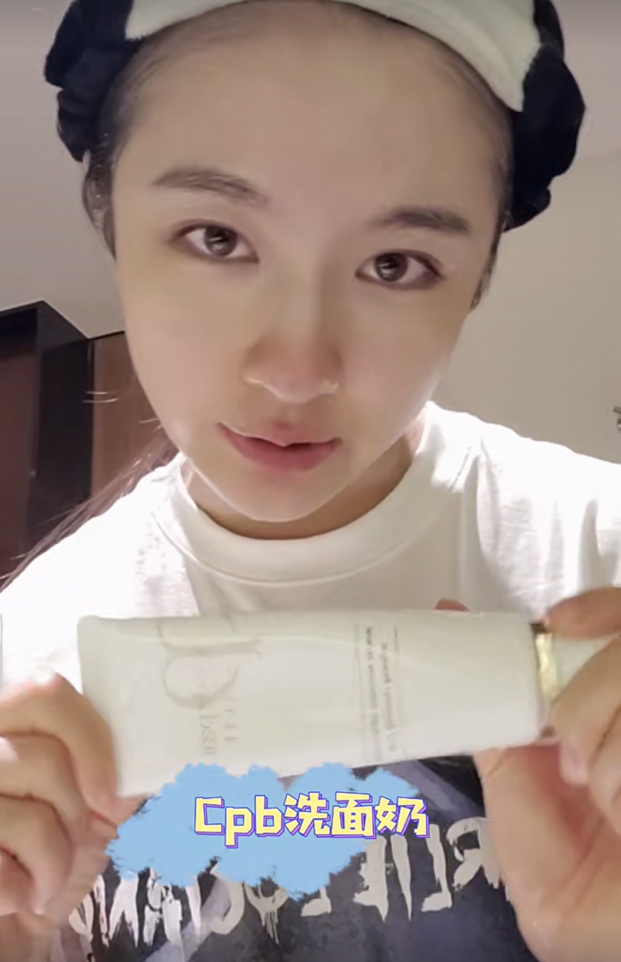 李兰迪卸妆视频：大大方方分享素颜，用的产品也很平价